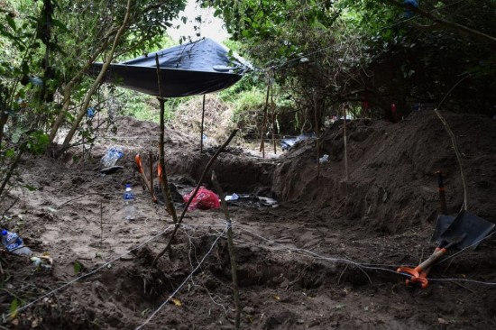 Veracruz: La mayoria de los cuerpos hallados en las fosas de Alarado, no aparecen en la Plataforma de desaparecidos. Noticias en tiempo real